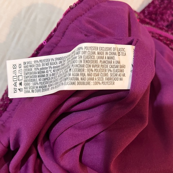 F21 Sequin Fuchsia Shorts Large
Sequin Velour Barbie Fuscia shorts - Picture 7 of 9